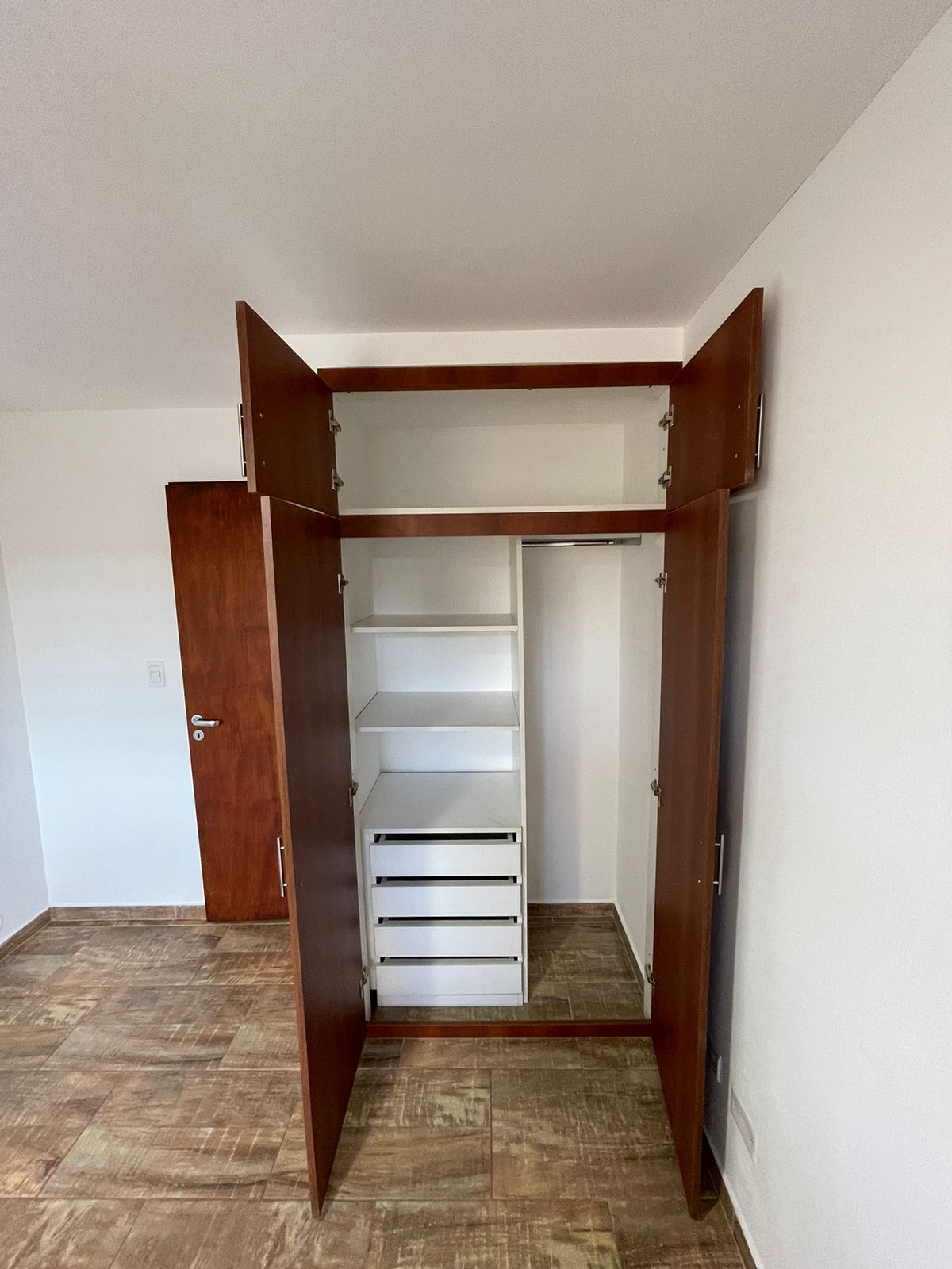 aparopropiedades - Departamento de 3 ambientes con cochera en Ezpeleta