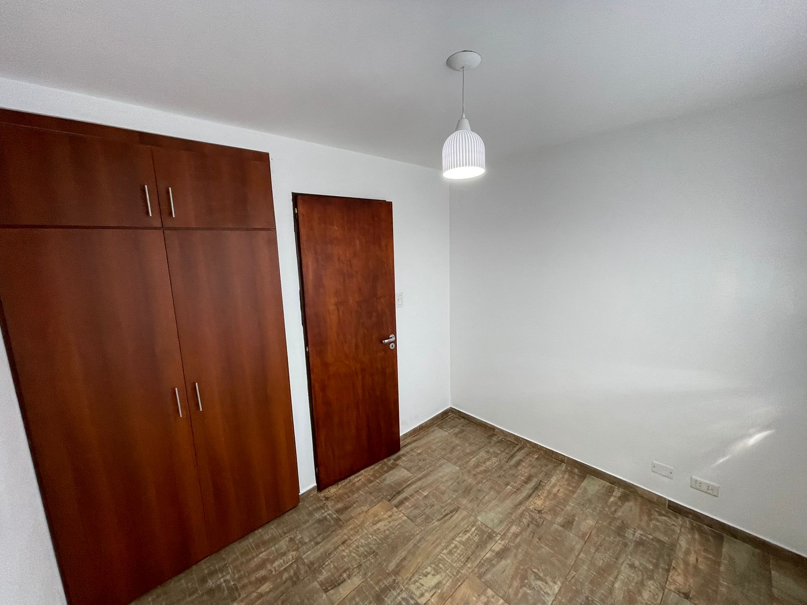 aparopropiedades - Departamento de 3 ambientes con cochera en Ezpeleta