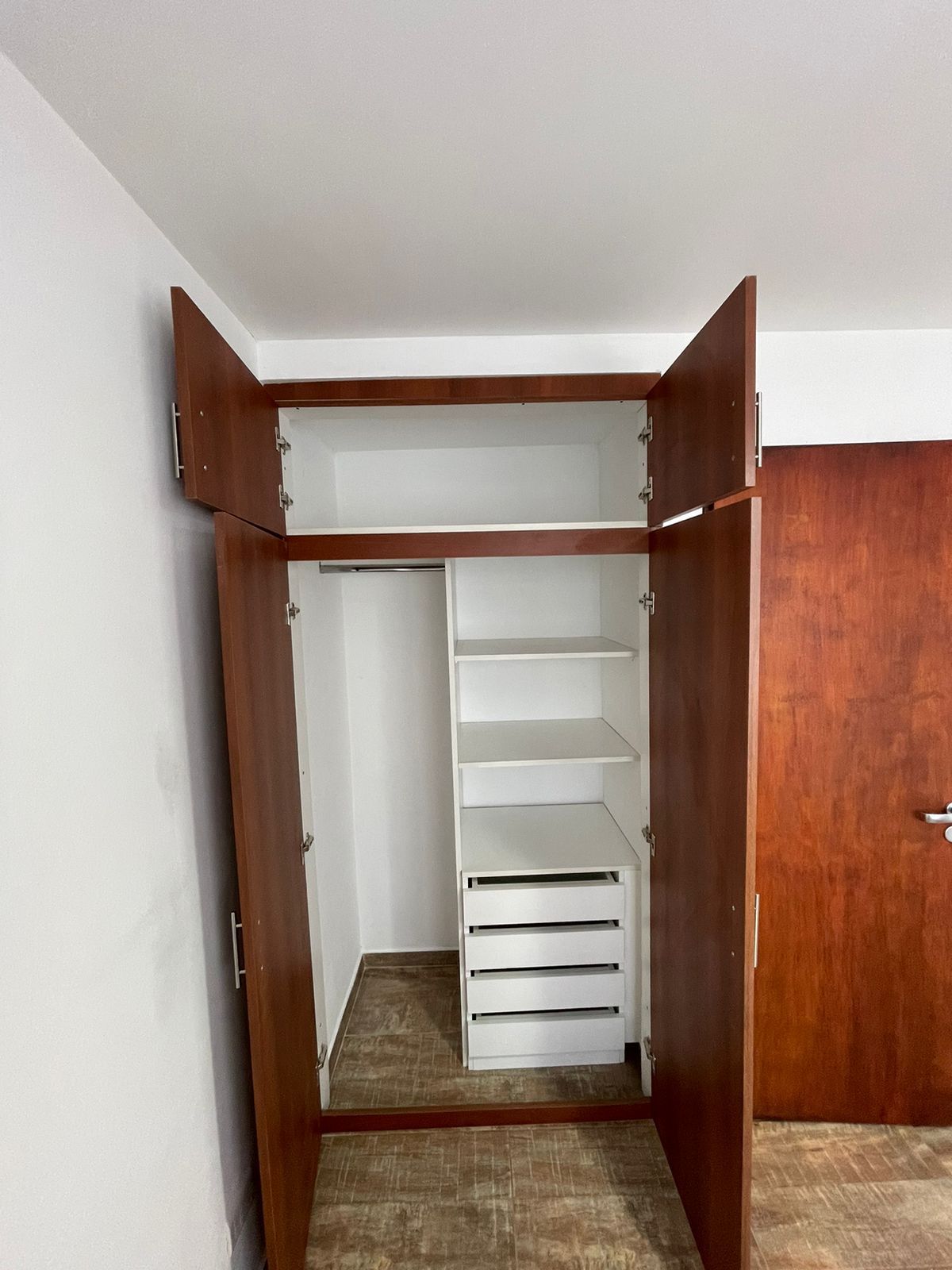 aparopropiedades - Departamento de 3 ambientes con cochera en Ezpeleta