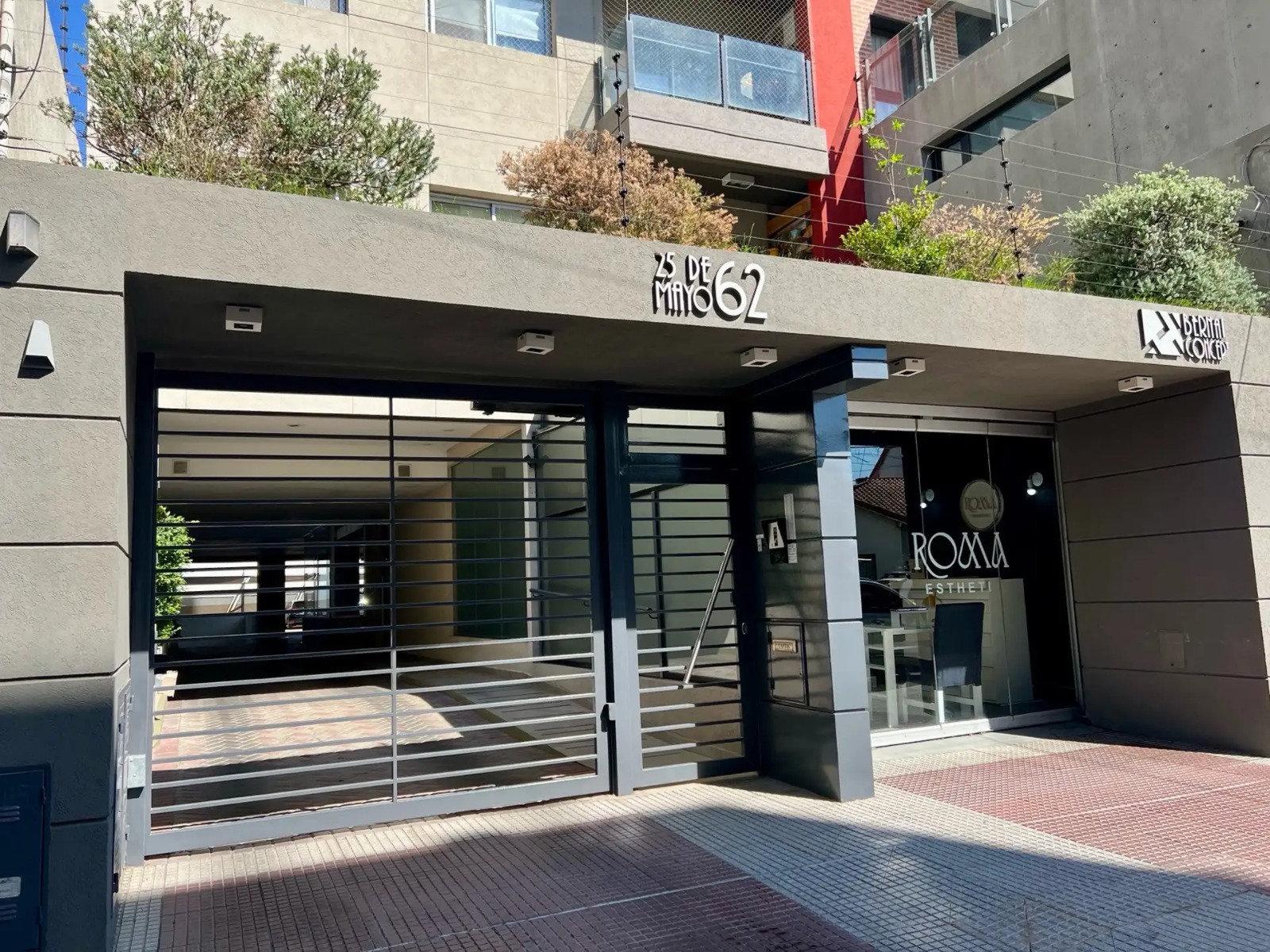 aparopropiedades - Departamento de 3 ambientes con cochera en Bernal Centro