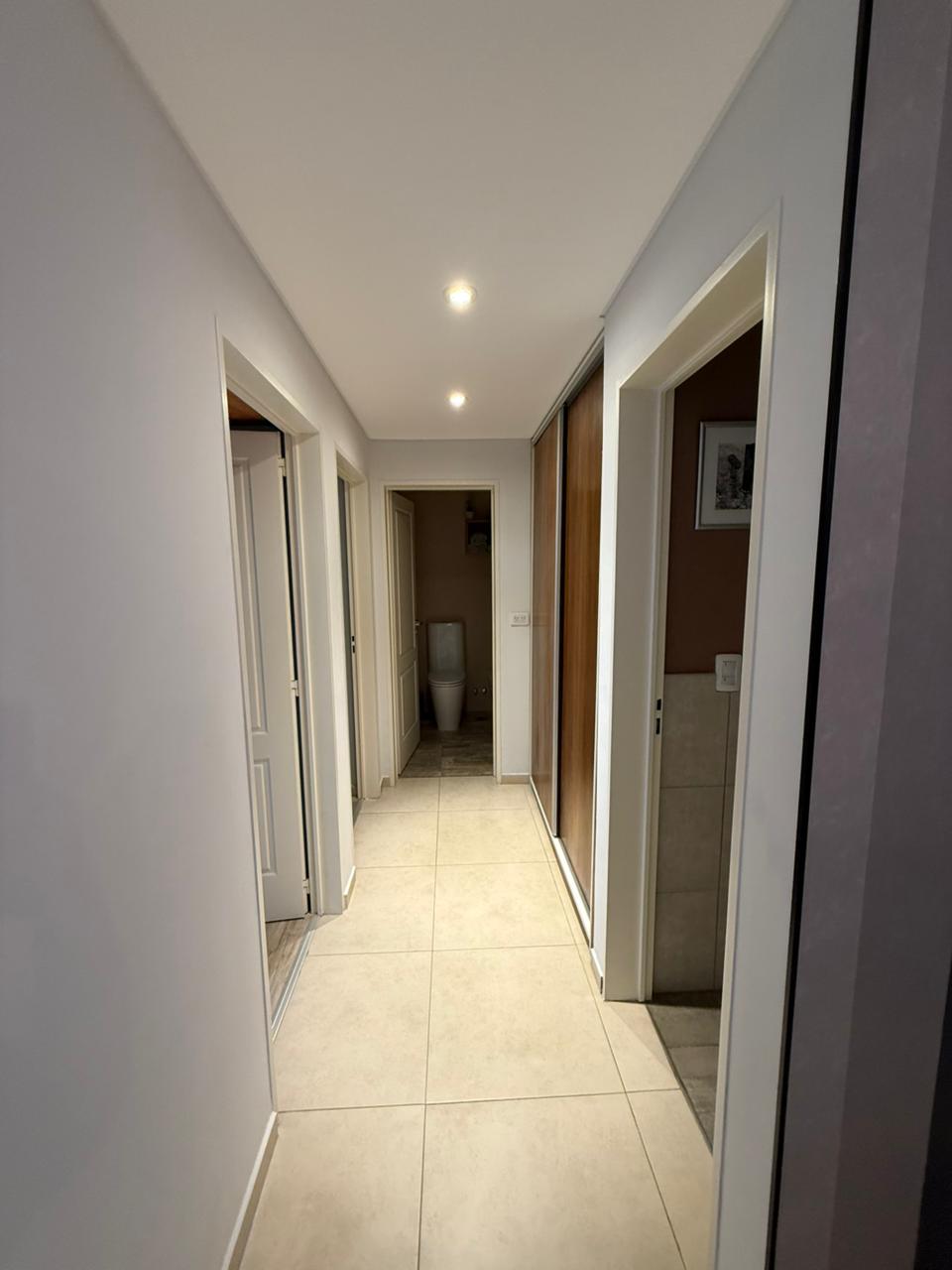 aparopropiedades - Departamento de 3 ambientes con cochera en Bernal Centro