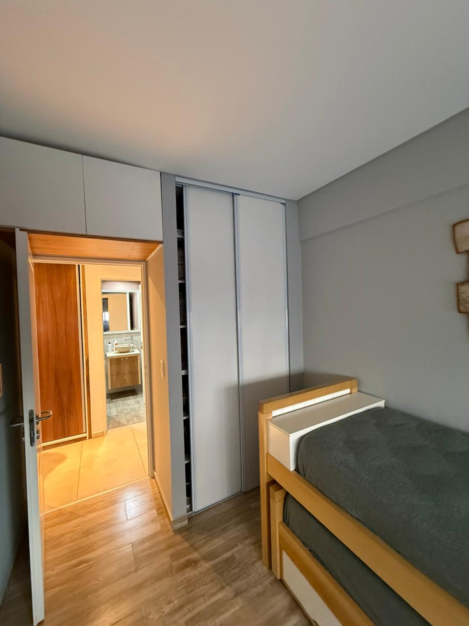 aparopropiedades - Departamento de 3 ambientes con cochera en Bernal Centro