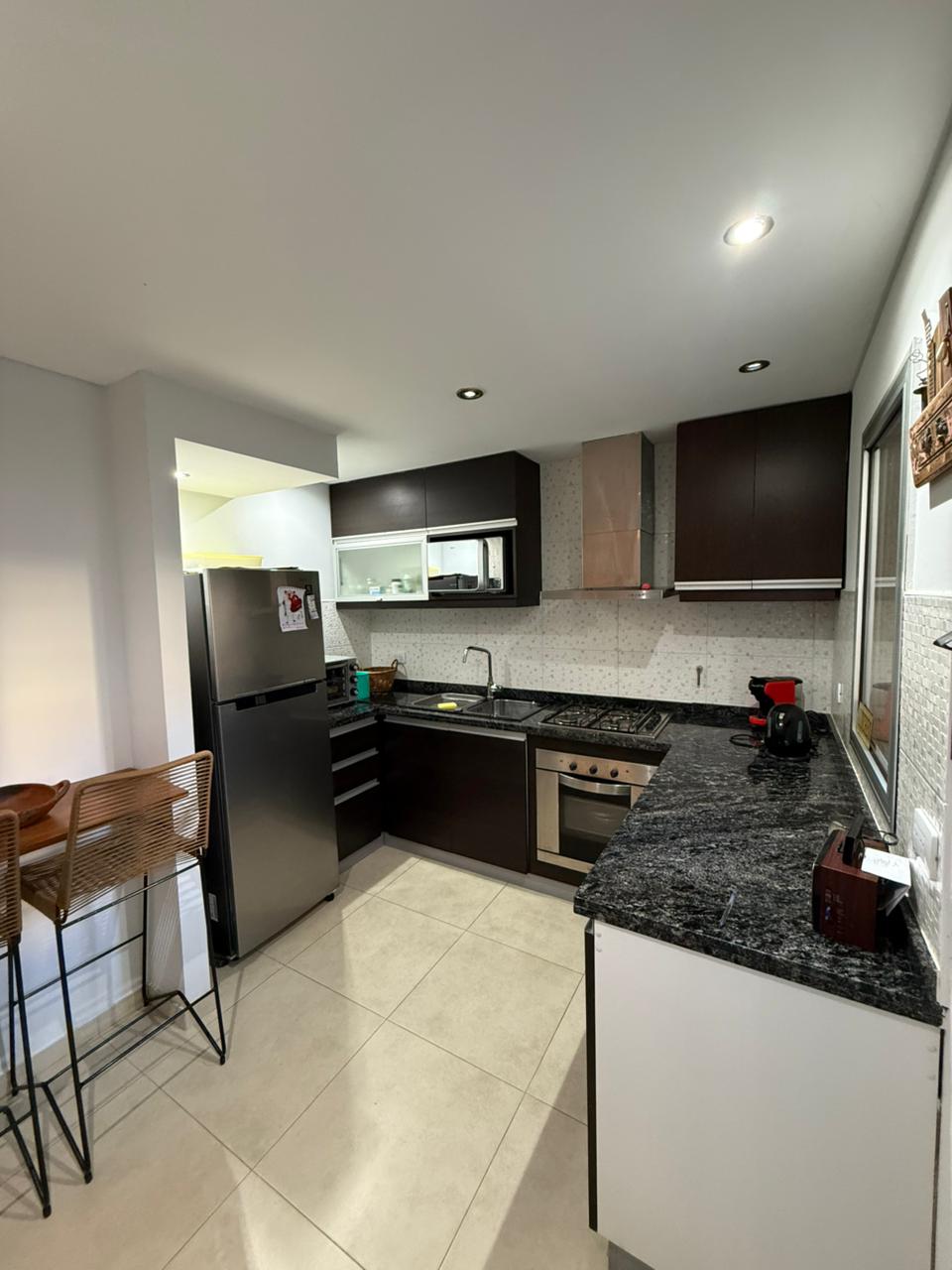 aparopropiedades - Departamento de 3 ambientes con cochera en Bernal Centro