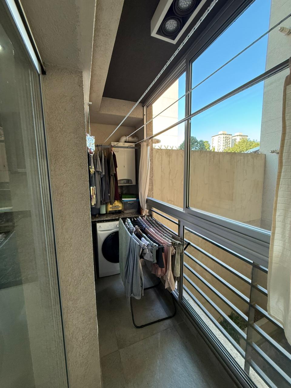 aparopropiedades - Departamento de 3 ambientes con cochera en Bernal Centro