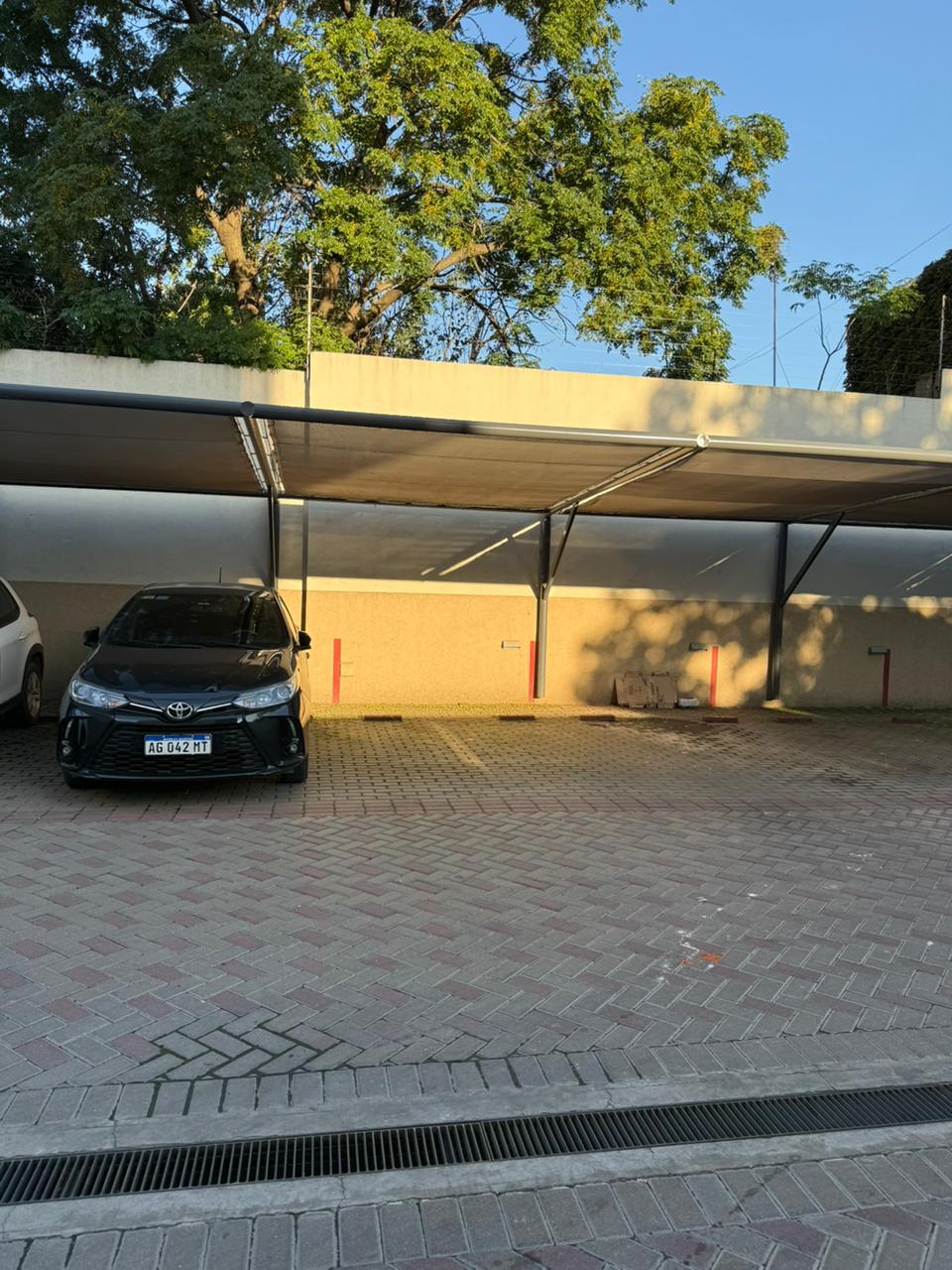 aparopropiedades - Departamento de 3 ambientes con cochera en Bernal Centro