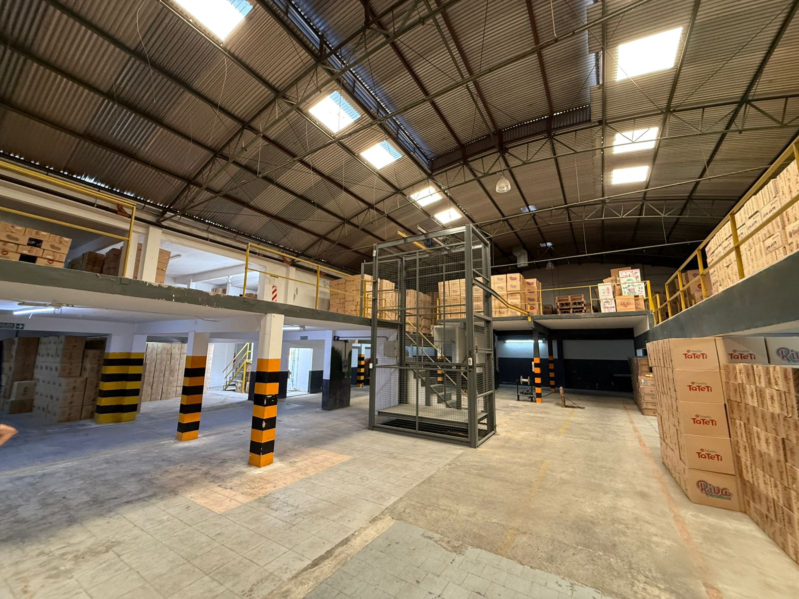 aparopropiedades - Galpón industrial en Quilmes - Excelente Oportunidad de Inversión 