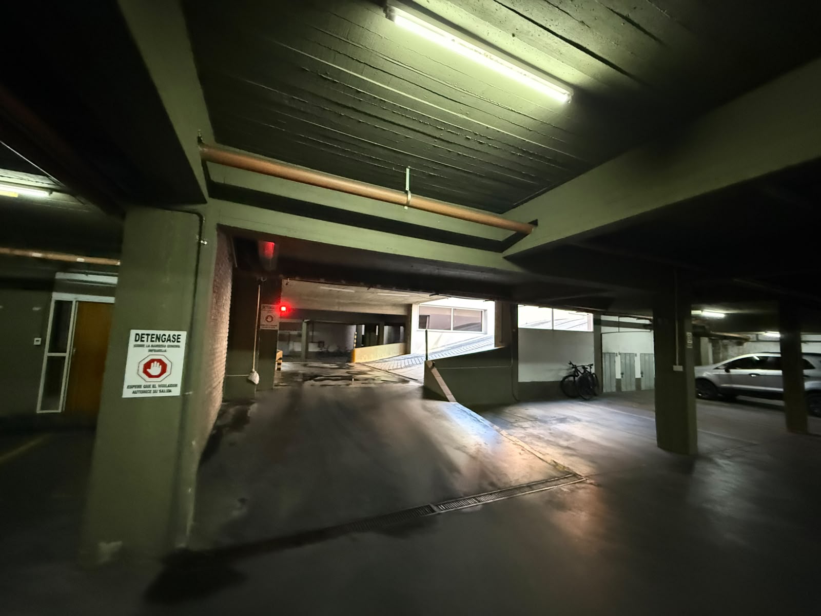 aparopropiedades - Departamento de 3 ambientes con cochera en las Torres de Brown 