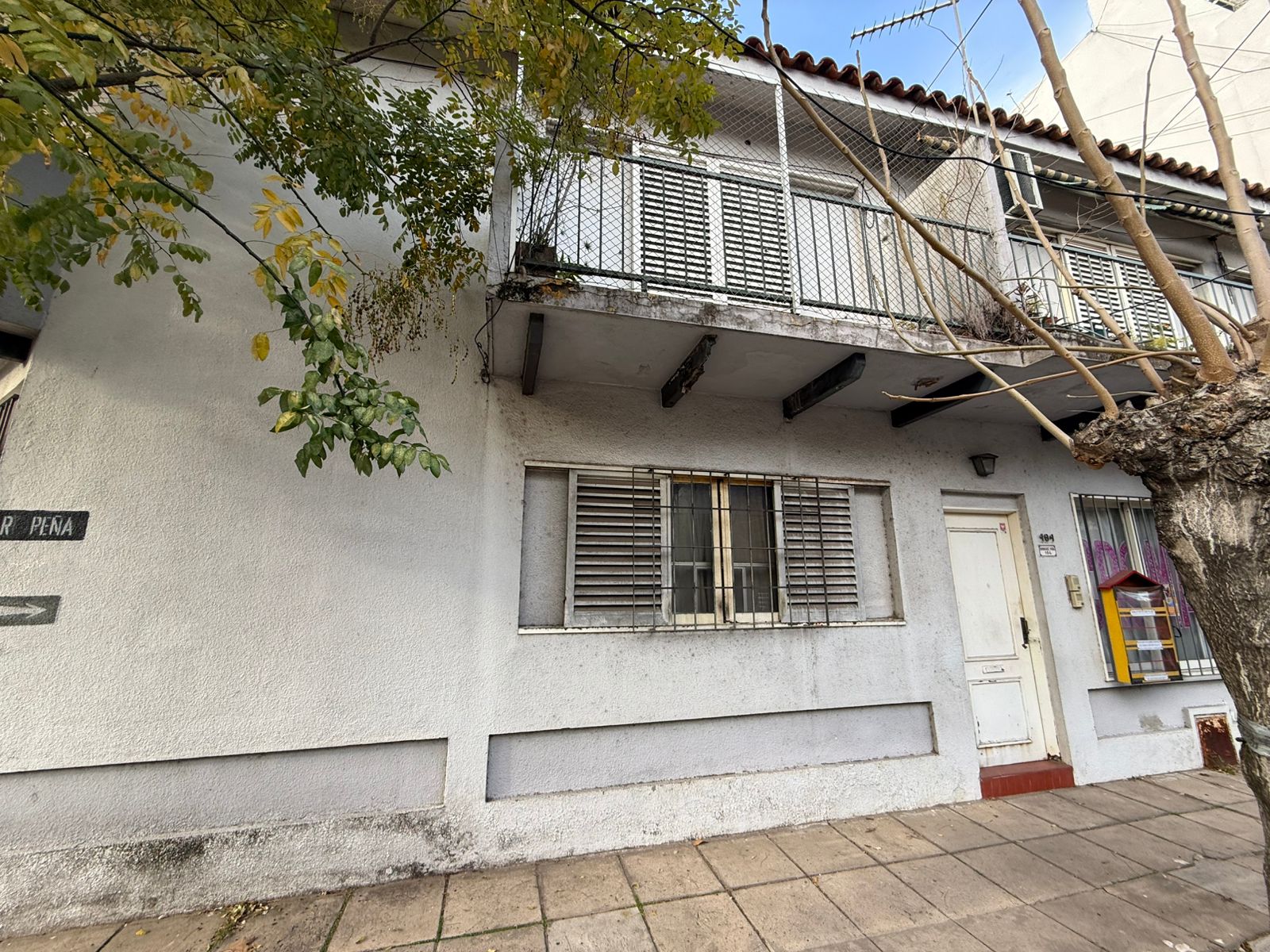 aparopropiedades - Departamento en planta alta en Bernal centro