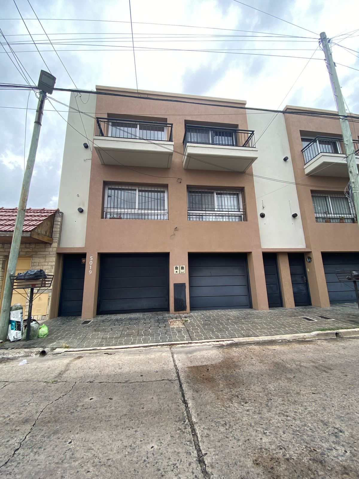 aparopropiedades - Triplex en Alquiler