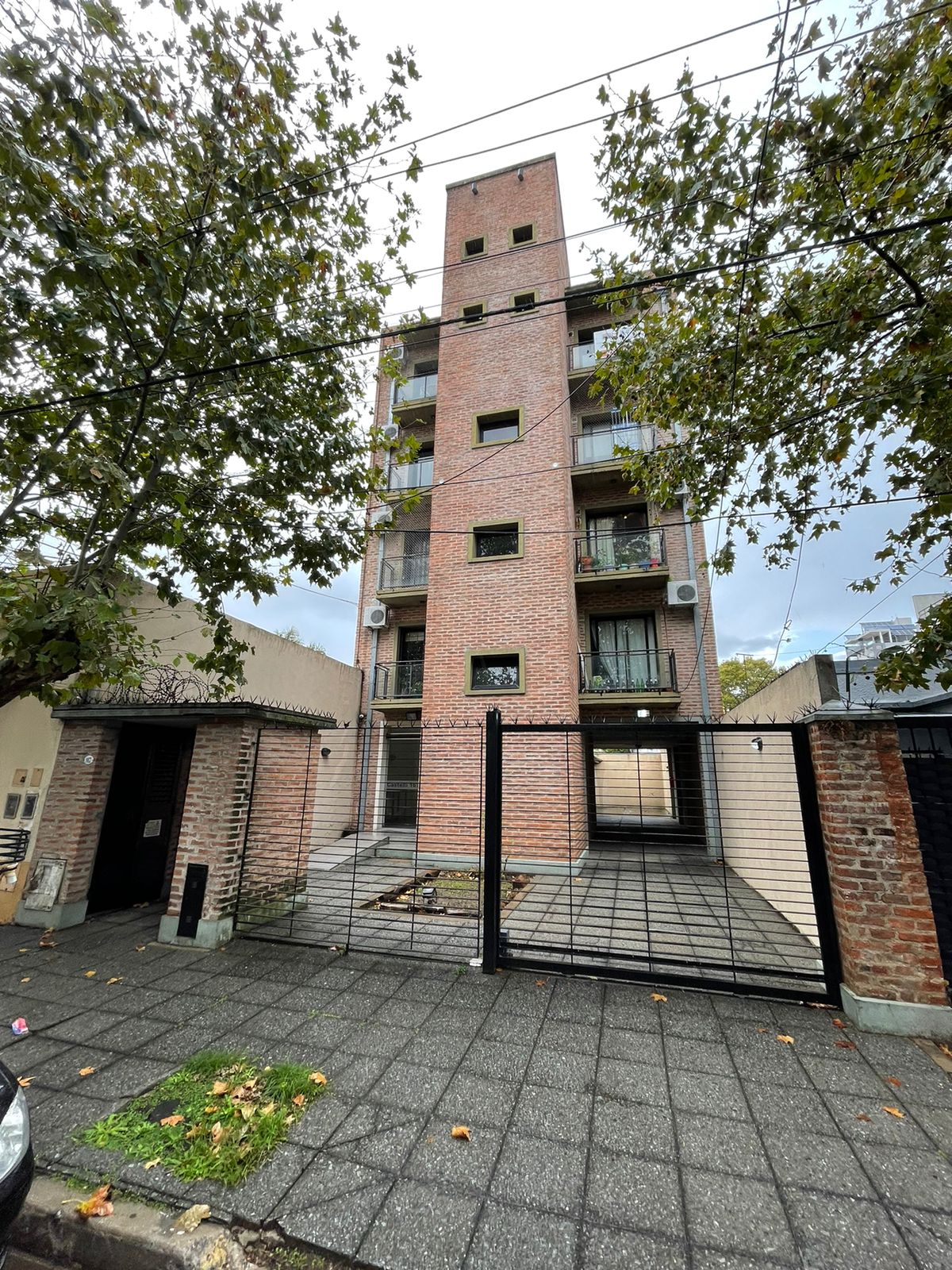 alquiler - Departamento de 2 ambientes con cochera en Quilmes 