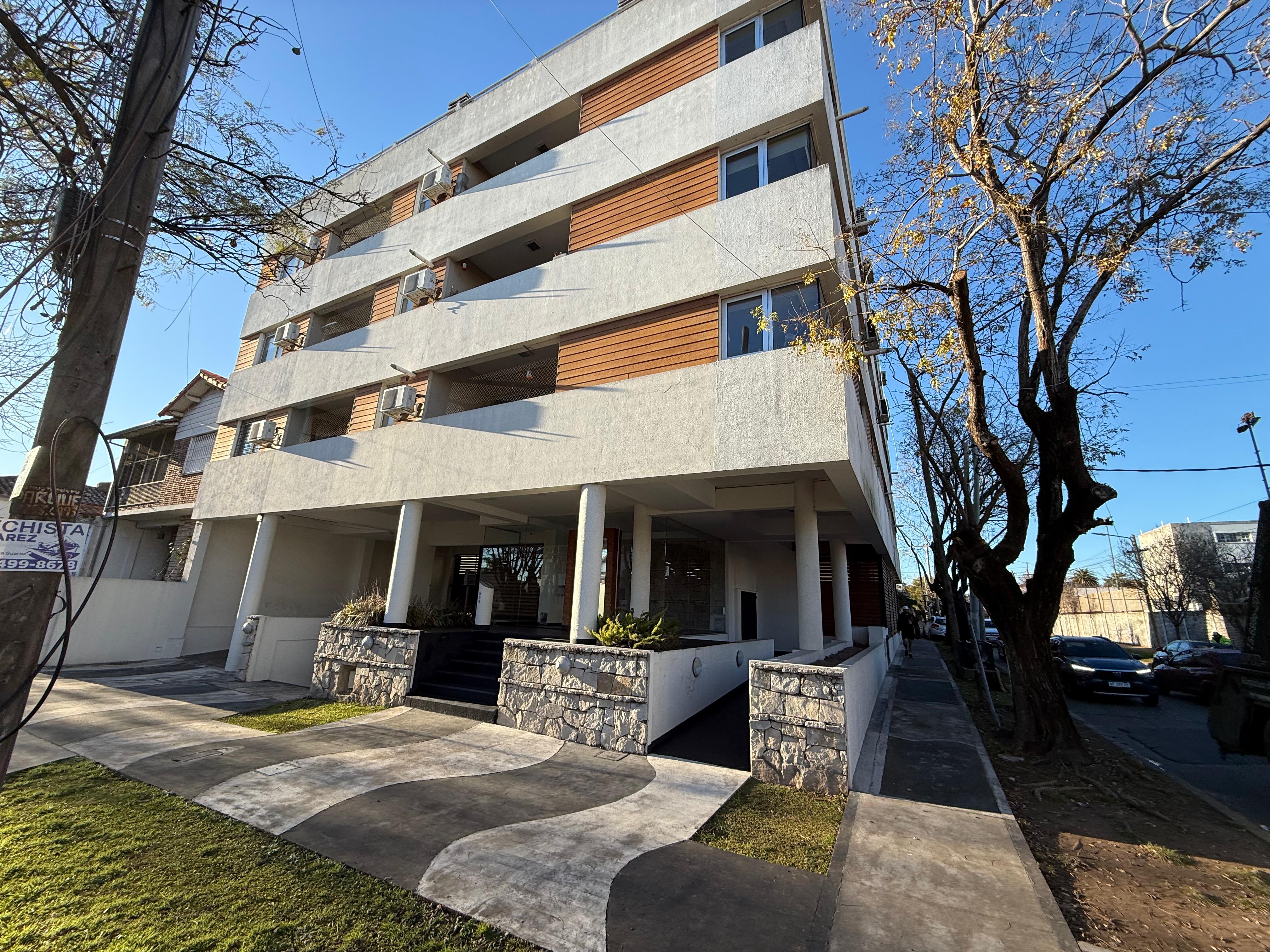 alquiler - Departamento de 3 ambientes con cochera en Quilmes 