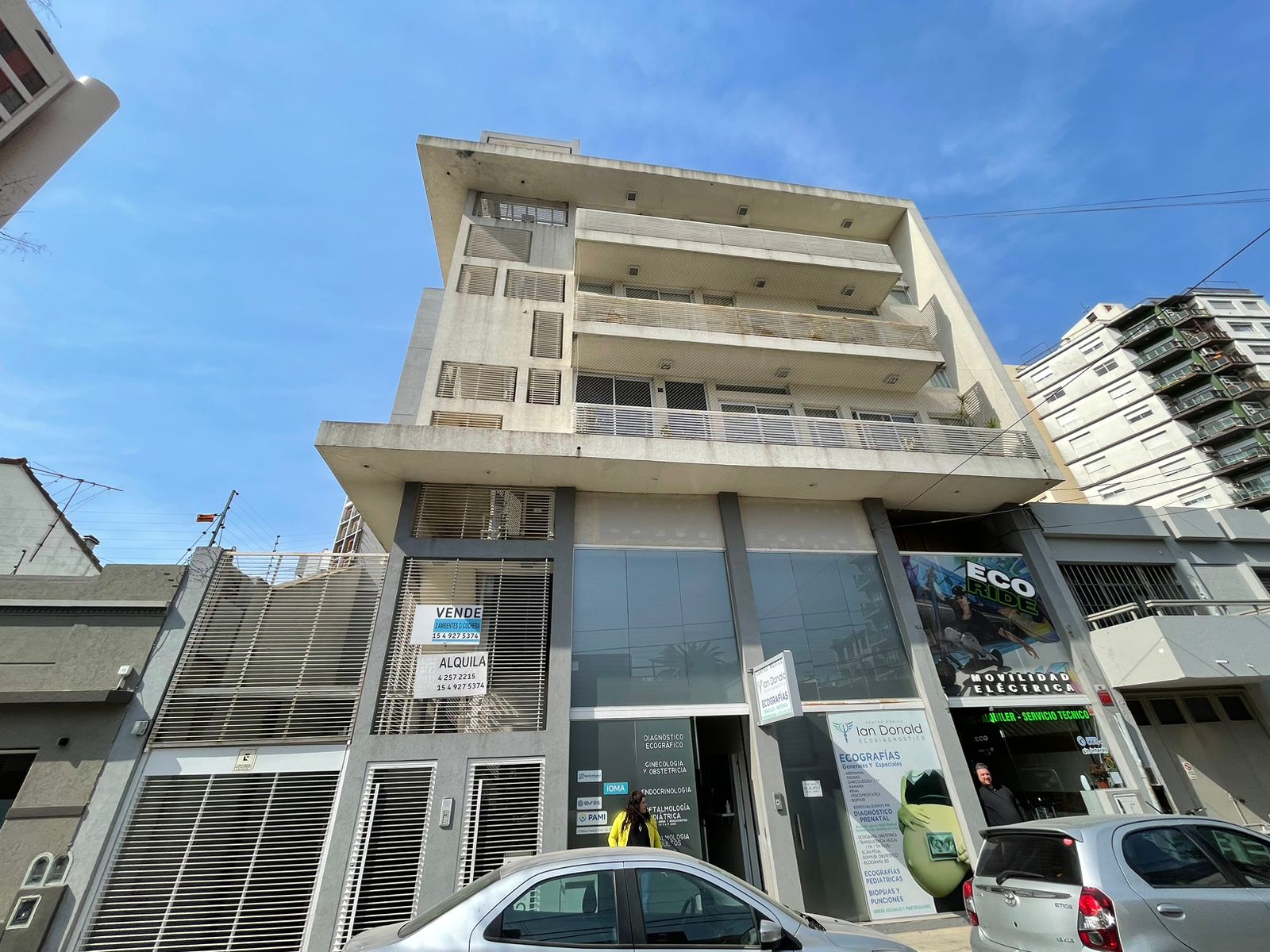 alquiler - Departamento de 3 ambientes con cochera en Bernal centro