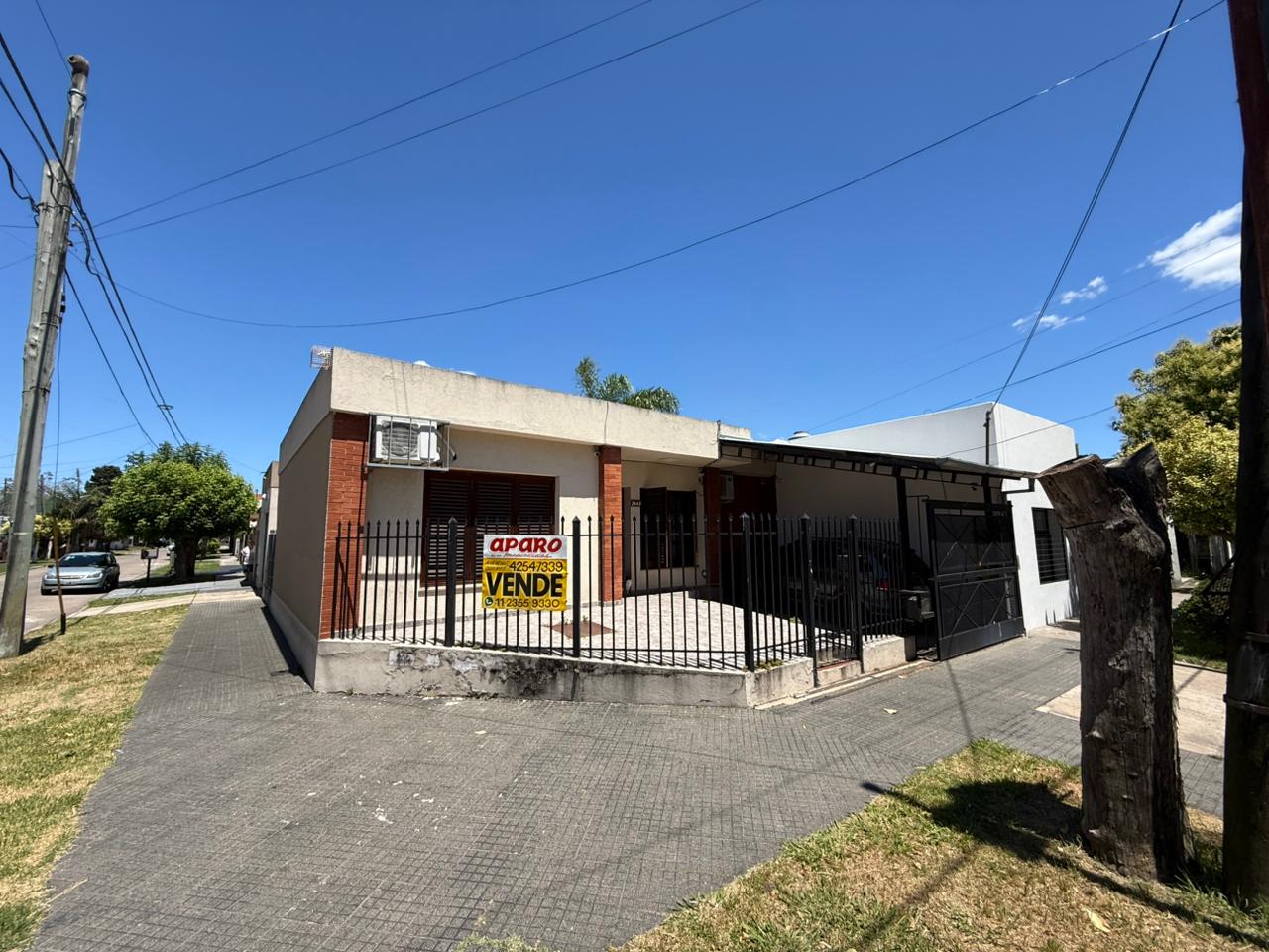 aparopropiedades - Casa en Quilmes Oeste a la venta