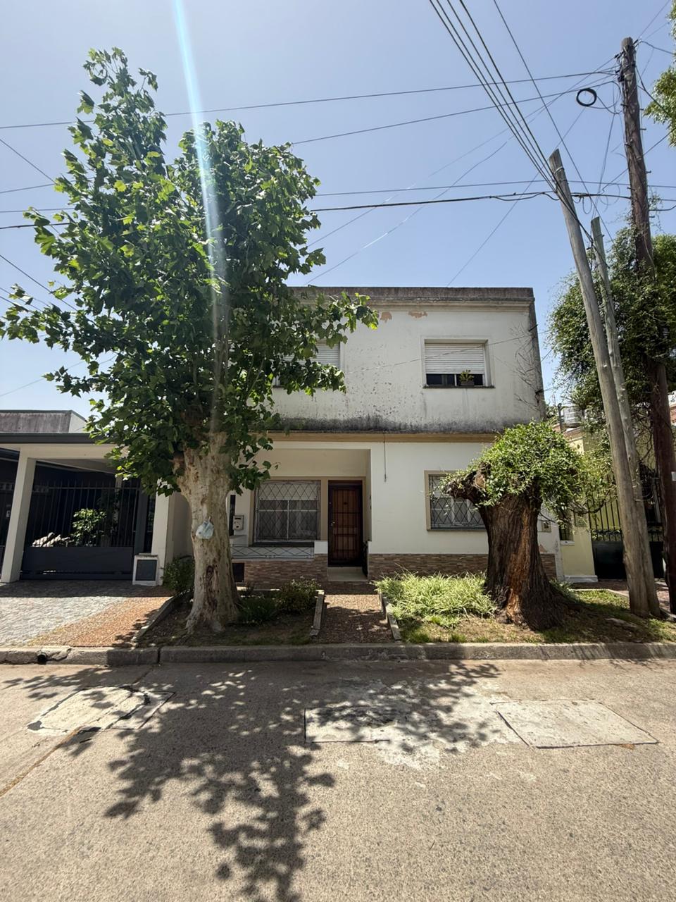 aparopropiedades - Casa en dos Plantas a la venta