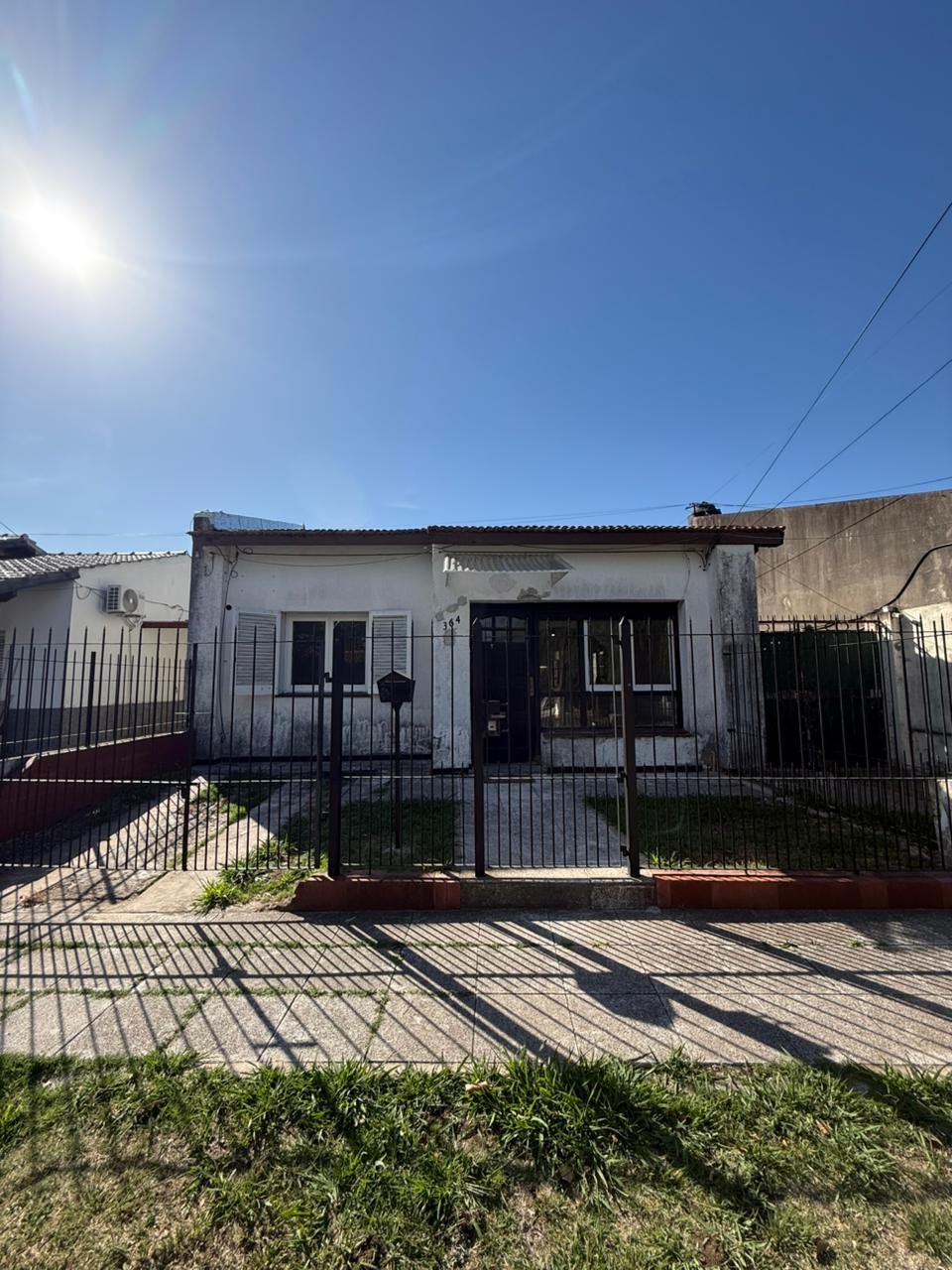 alquiler - Casa en zona de Ezpeleta en Alquiler