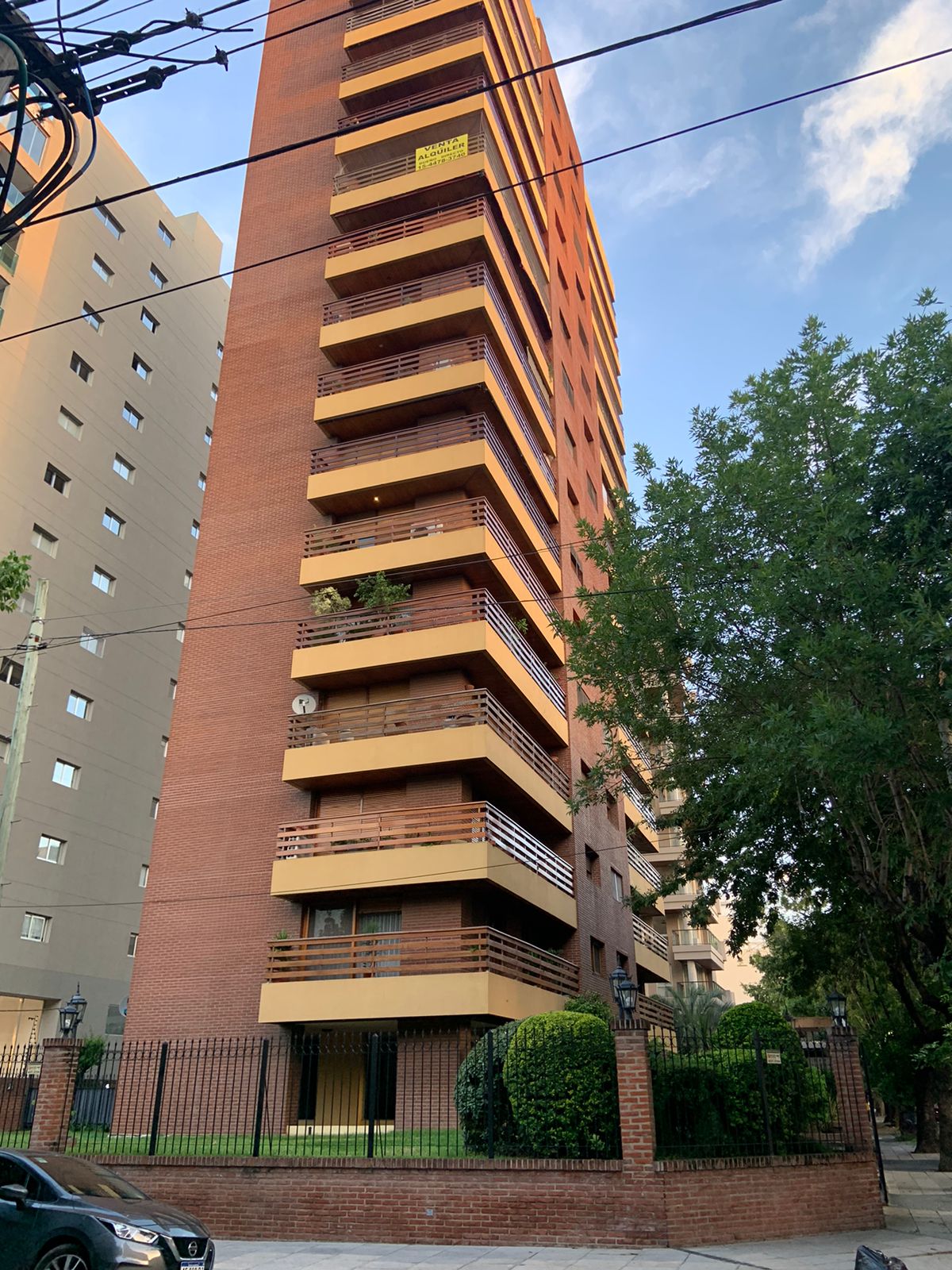 alquiler - Departamento de 4 ambientes con cochera en Quilmes centro