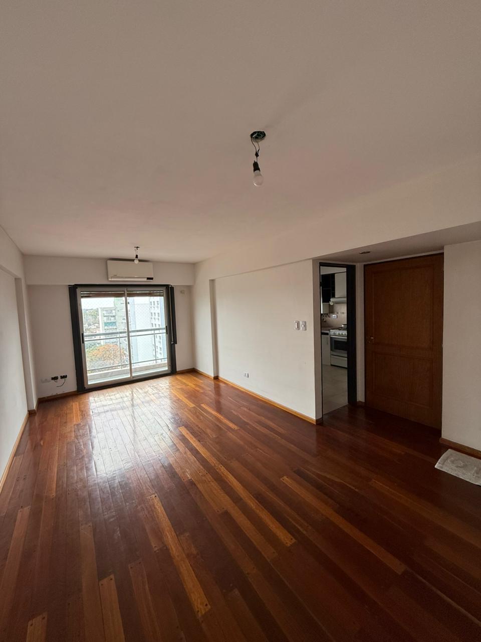 aparopropiedades - Departamento de 3 ambientes con cochera techada en Quilmes centro.