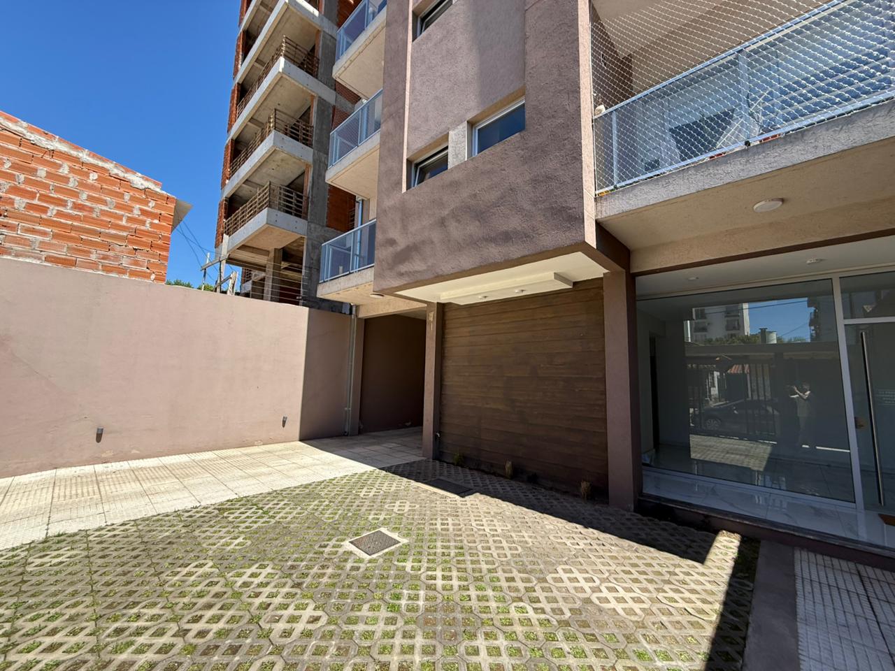 aparopropiedades - Departamento de 2 ambientes con cochera 