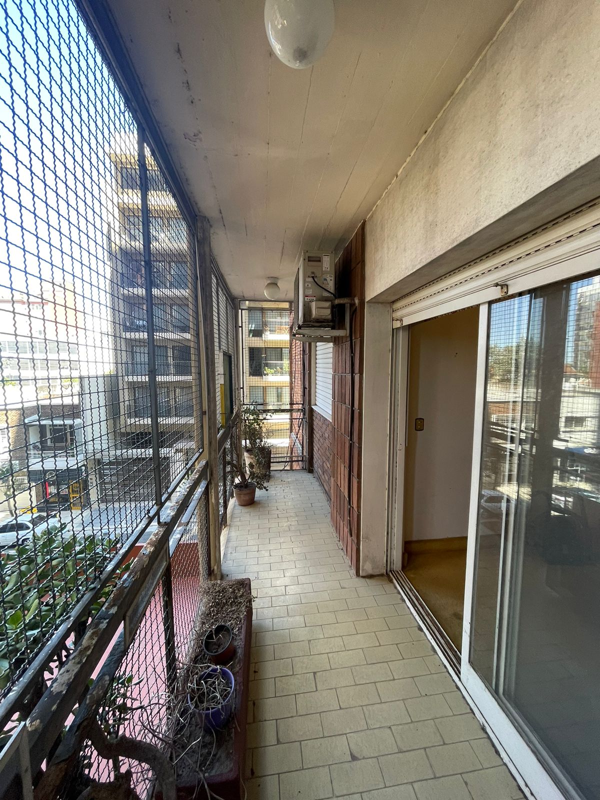 aparopropiedades - Departamento de 3 ambientes con cochera en Quilmes centro