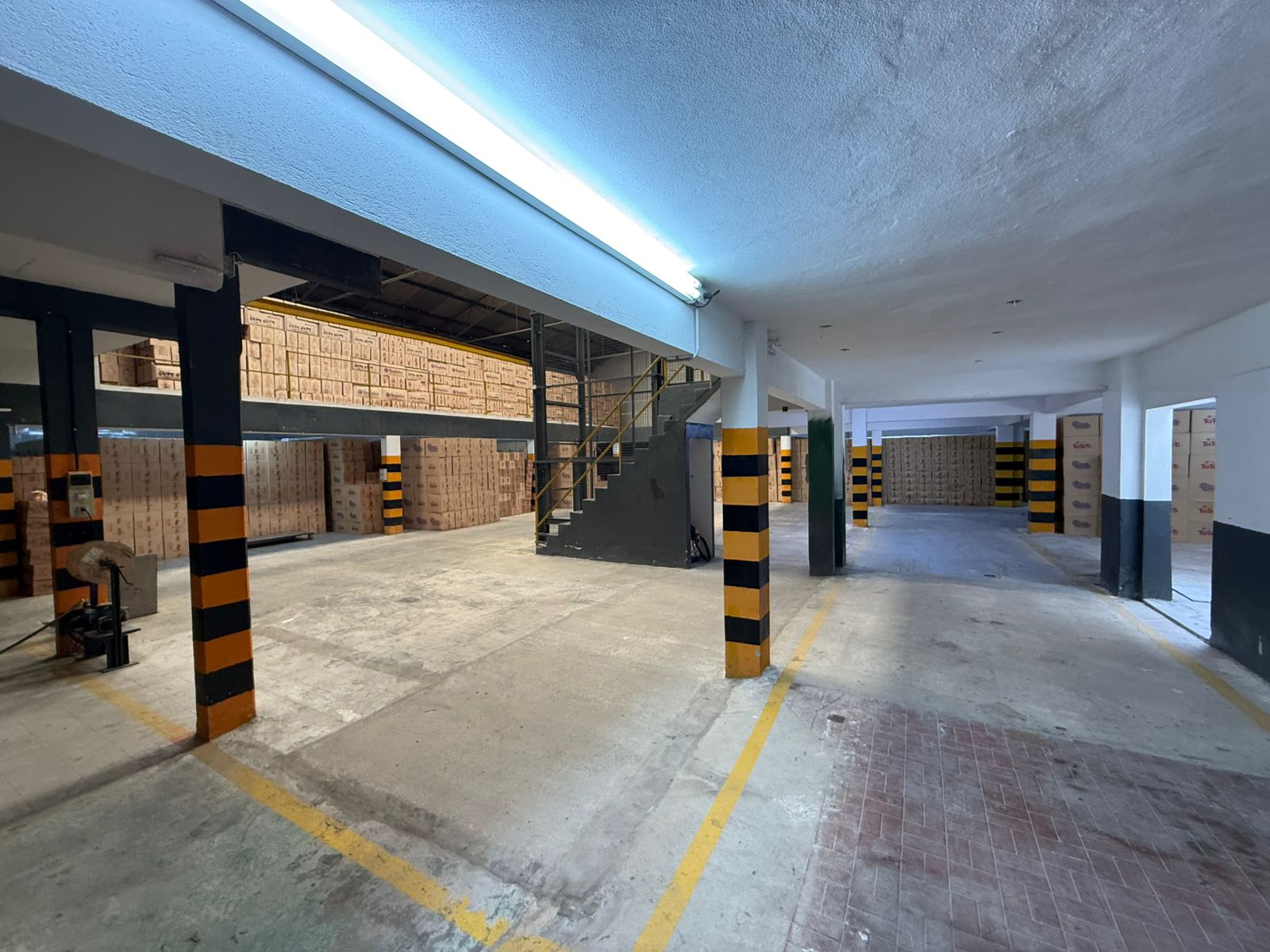 aparopropiedades - Galpón industrial en Quilmes - Excelente Oportunidad de Inversión 