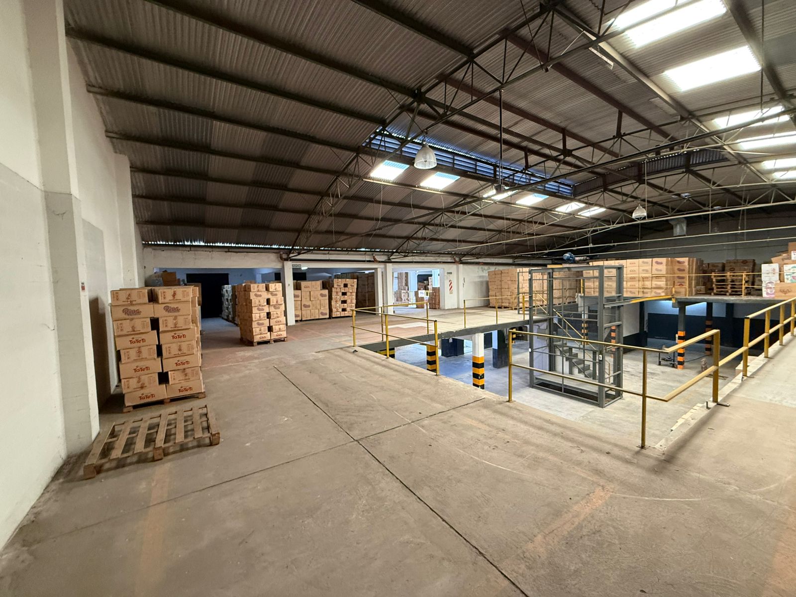 aparopropiedades - Galpón industrial en Quilmes - Excelente Oportunidad de Inversión 