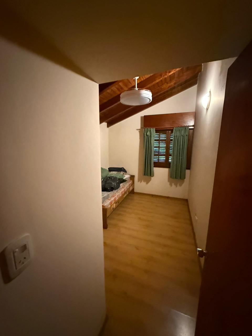 aparopropiedades - Chalet en Quilmes a la venta