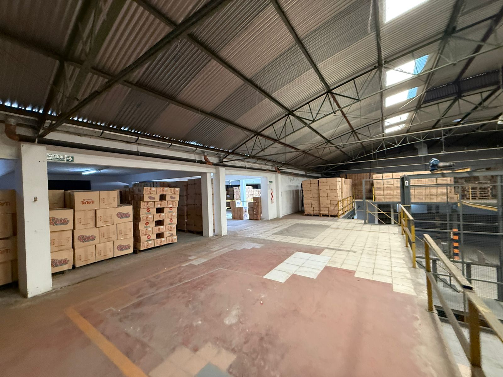 aparopropiedades - Galpón industrial en Alquiler en zona de Quilmes Oeste