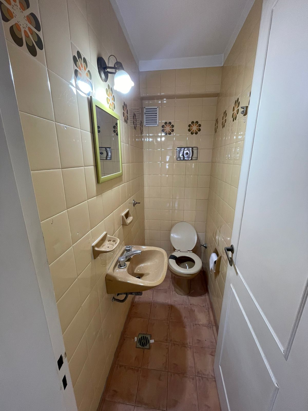 aparopropiedades - Departamento de 4 ambientes con cochera en Quilmes centro