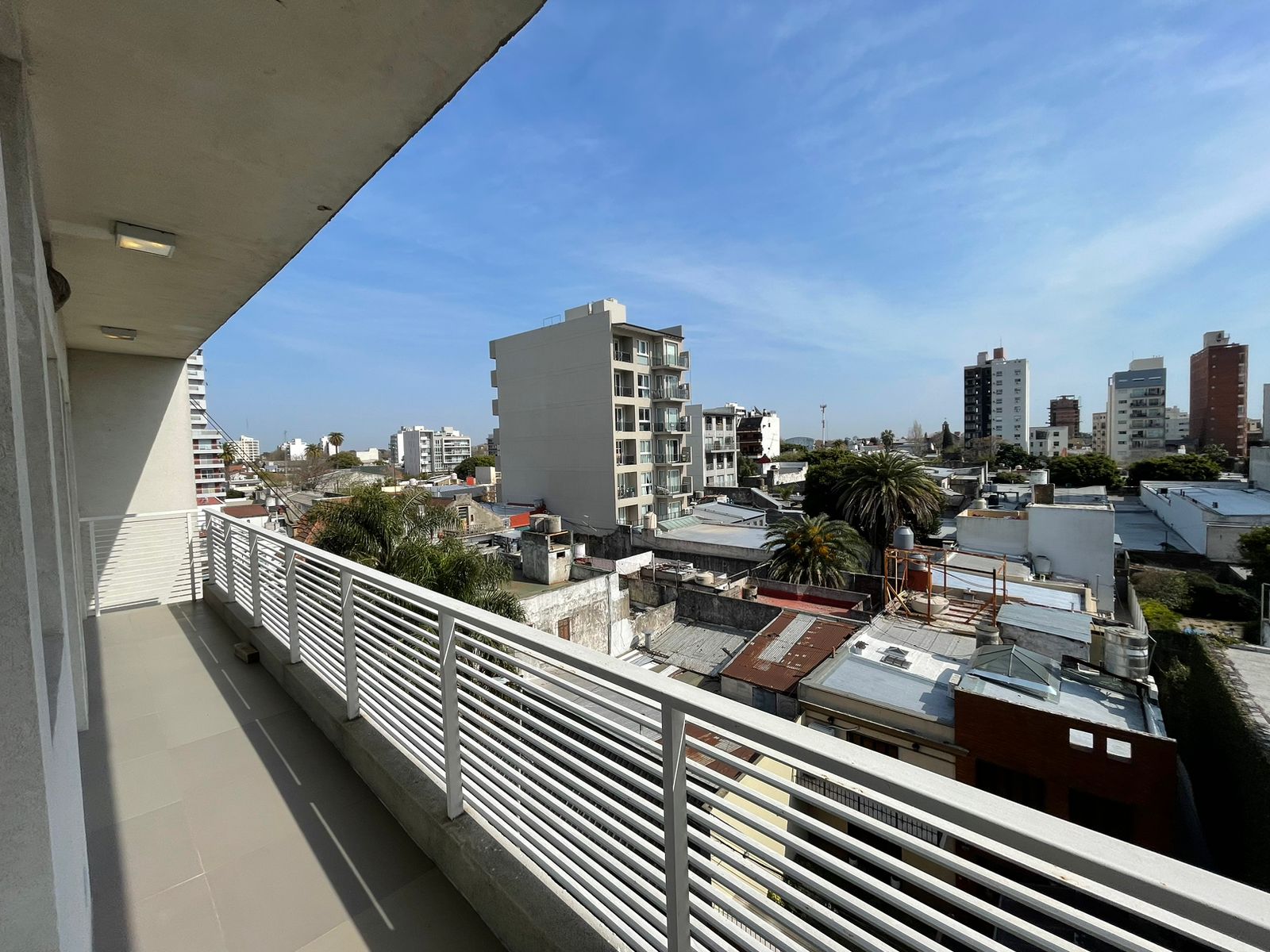 aparopropiedades - Departamento de 3 ambientes con cochera en Bernal Centro