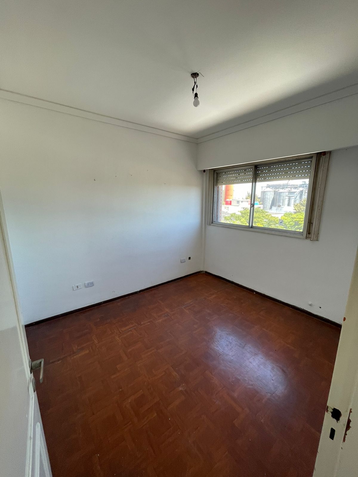 aparopropiedades - Departamento de 4 ambientes con cochera en Quilmes centro