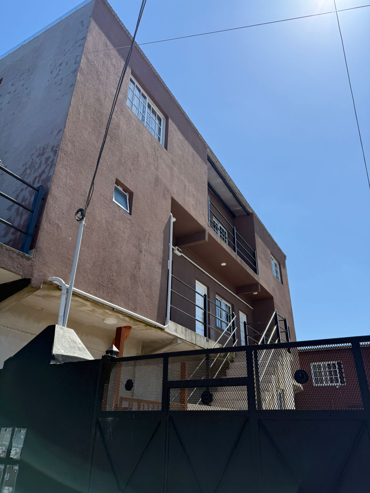 aparopropiedades - Departamento de 2 ambientes tipo Loft con patio en Quilmes Este 