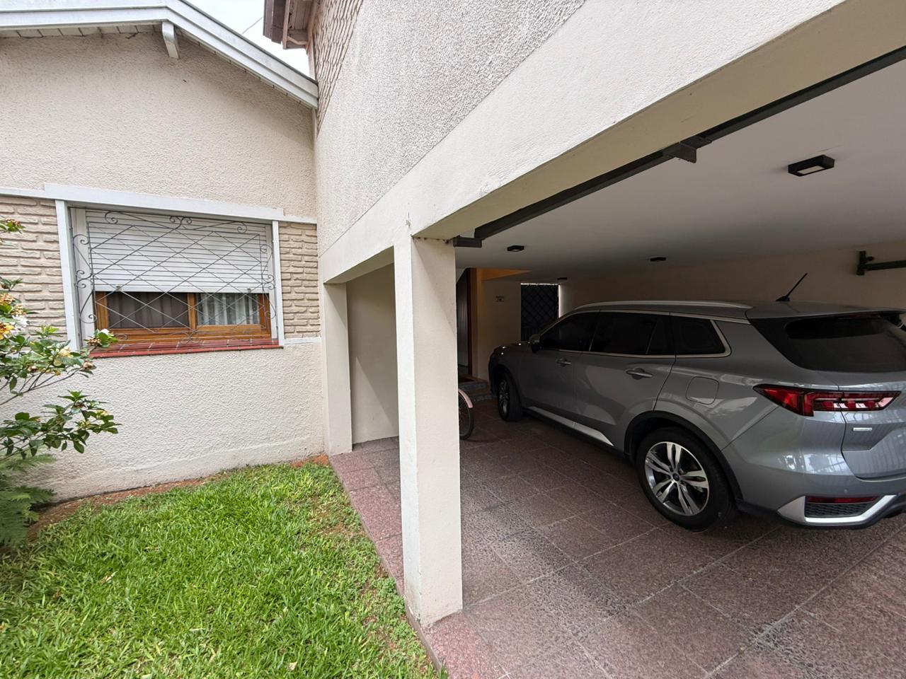 aparopropiedades - Chalet en Quilmes a la venta