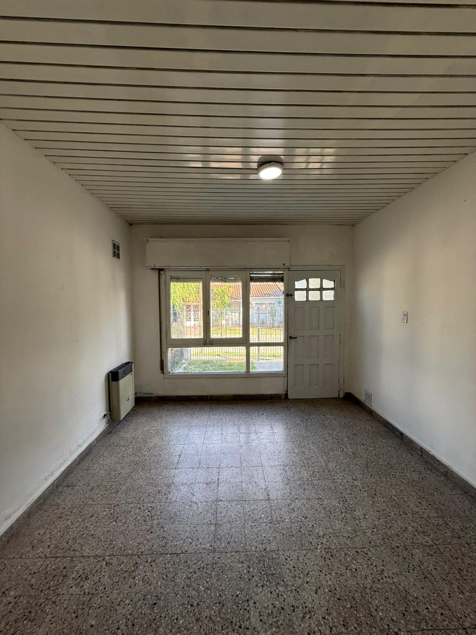 aparopropiedades - Casa en zona de Ezpeleta en Alquiler 