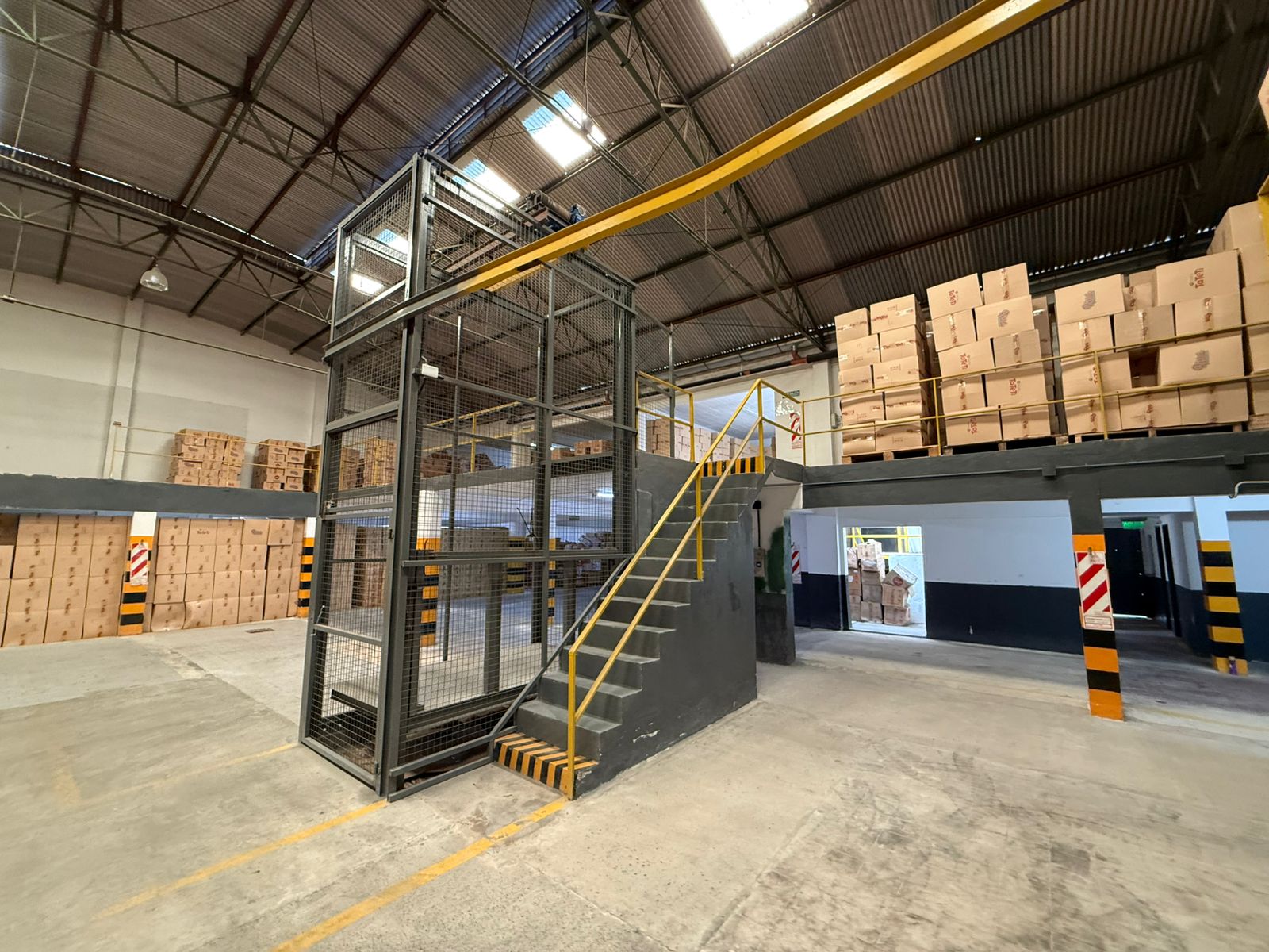 aparopropiedades - Galpón industrial en Quilmes - Excelente Oportunidad de Inversión 