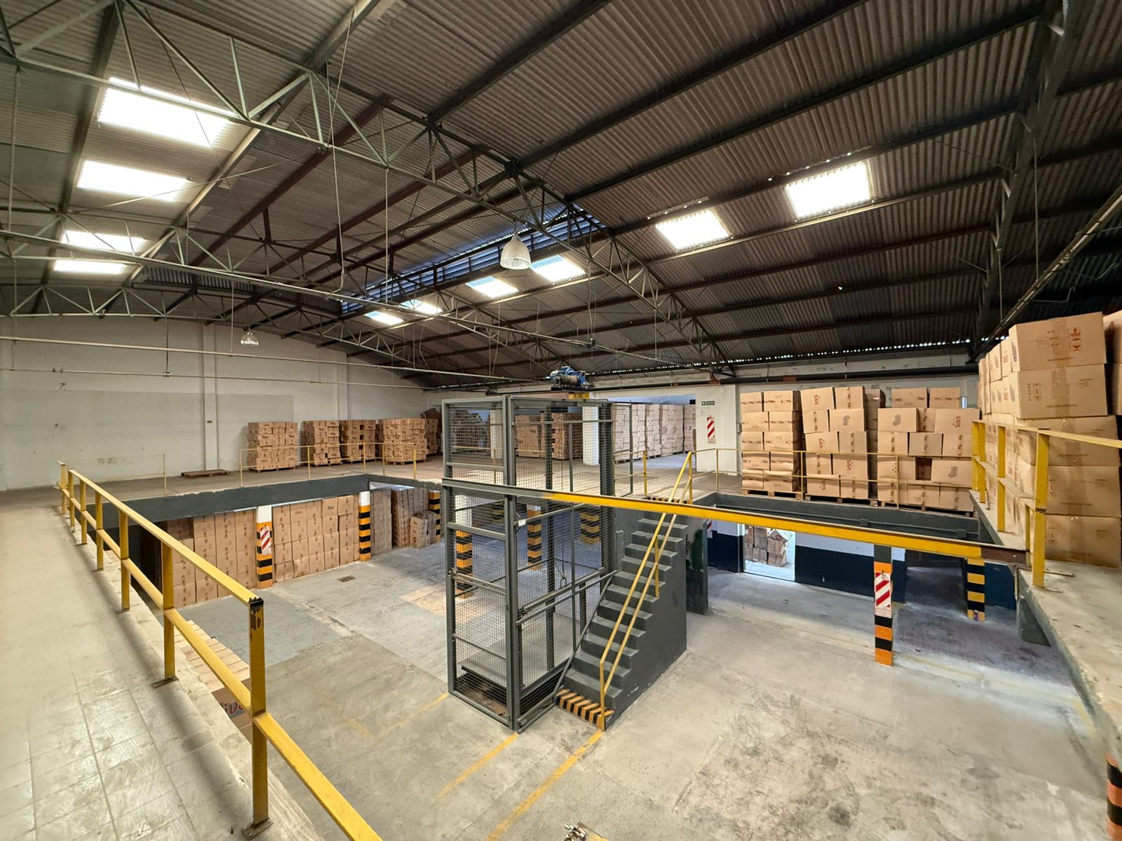 aparopropiedades - Galpón industrial en Quilmes - Excelente Oportunidad de Inversión 