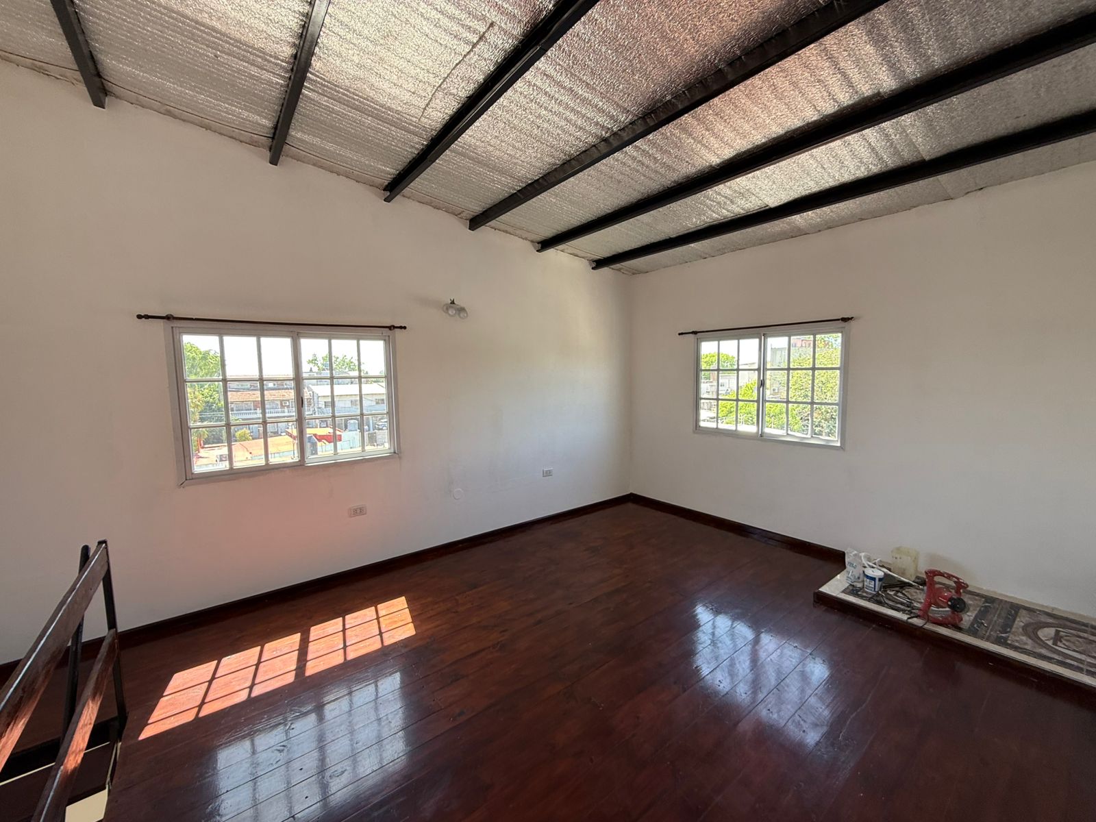 aparopropiedades - Departamento de 2 ambientes tipo Loft con patio en Quilmes Este 