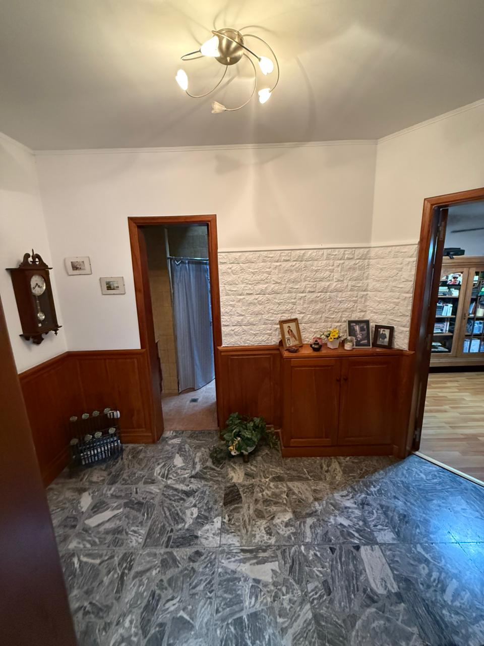aparopropiedades - Chalet en Quilmes a la venta