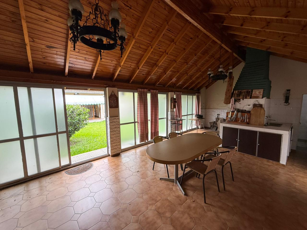 aparopropiedades - Chalet en Quilmes a la venta