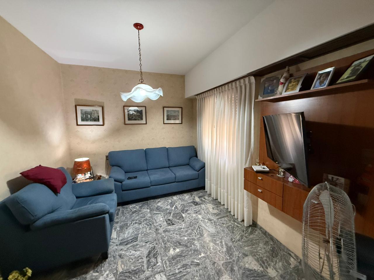 aparopropiedades - Chalet en Quilmes a la venta