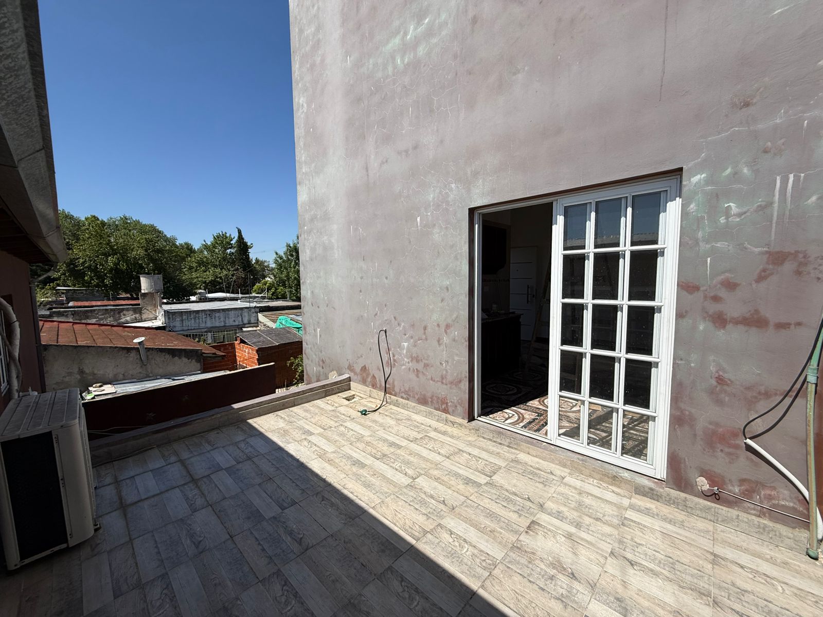 aparopropiedades - Departamento de 2 ambientes tipo Loft con patio en Quilmes Este 