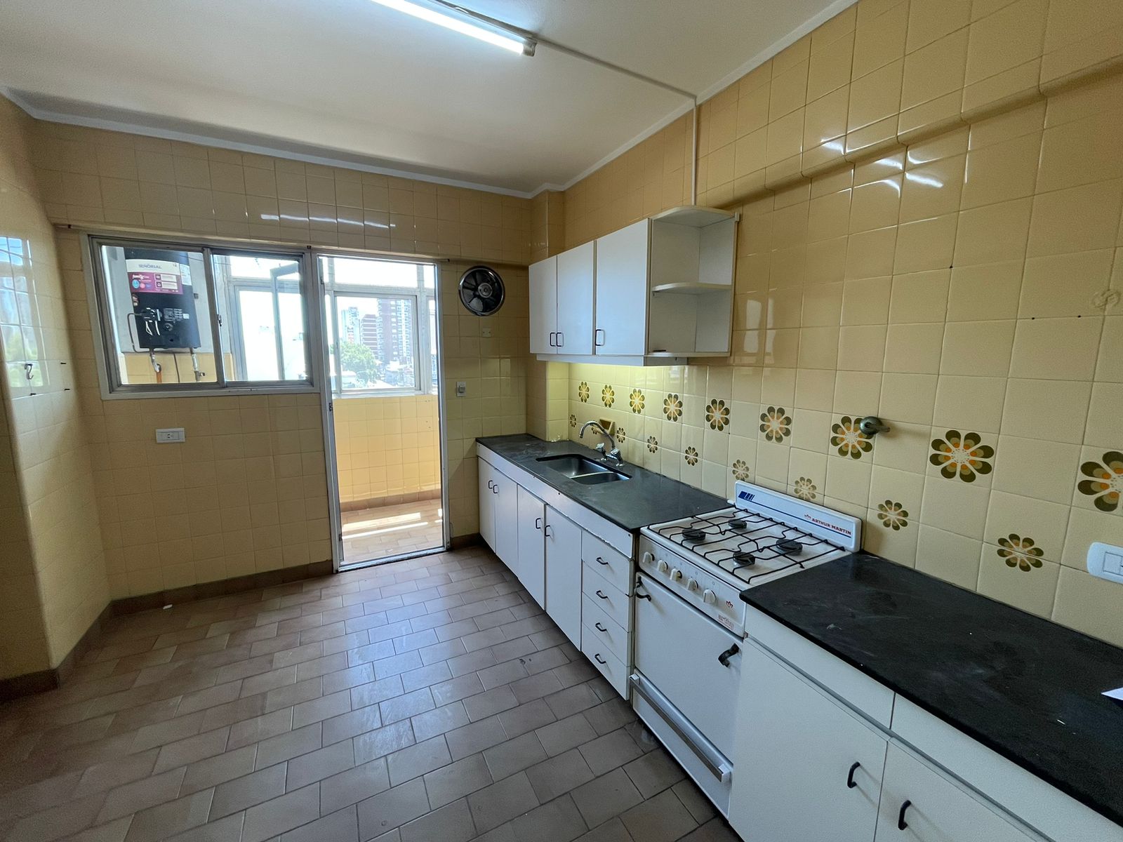 aparopropiedades - Departamento de 4 ambientes con cochera en Quilmes centro