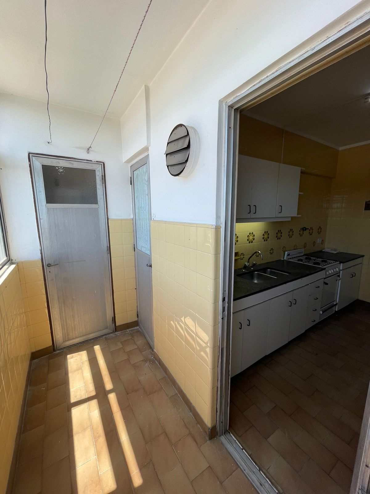 aparopropiedades - Departamento de 4 ambientes con cochera en Quilmes centro