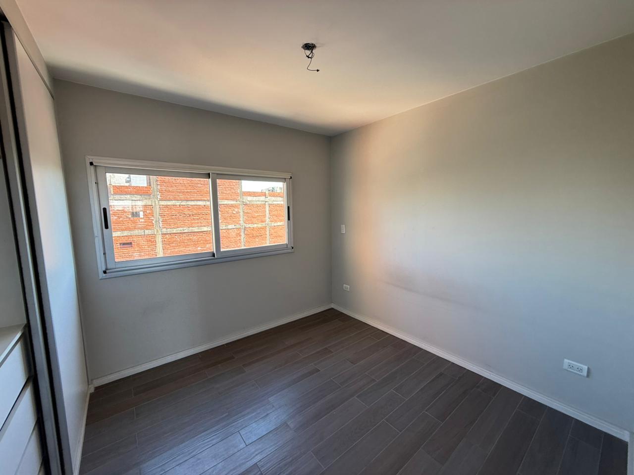 aparopropiedades - Departamento de 2 ambientes con cochera 