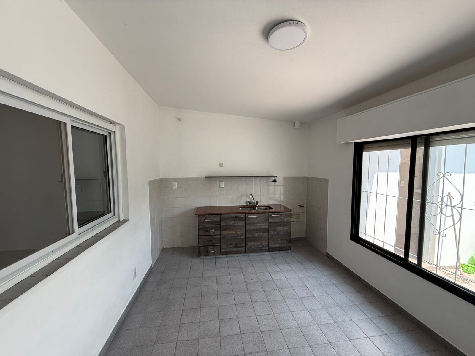 aparopropiedades - Casa en alquiler en Bernal