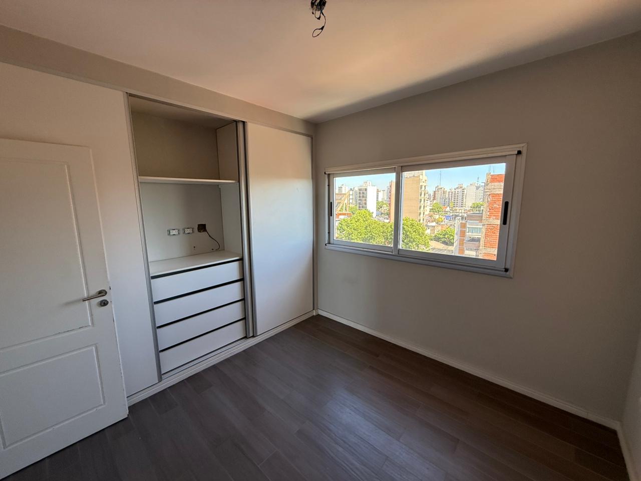 aparopropiedades - Departamento de 2 ambientes con cochera 