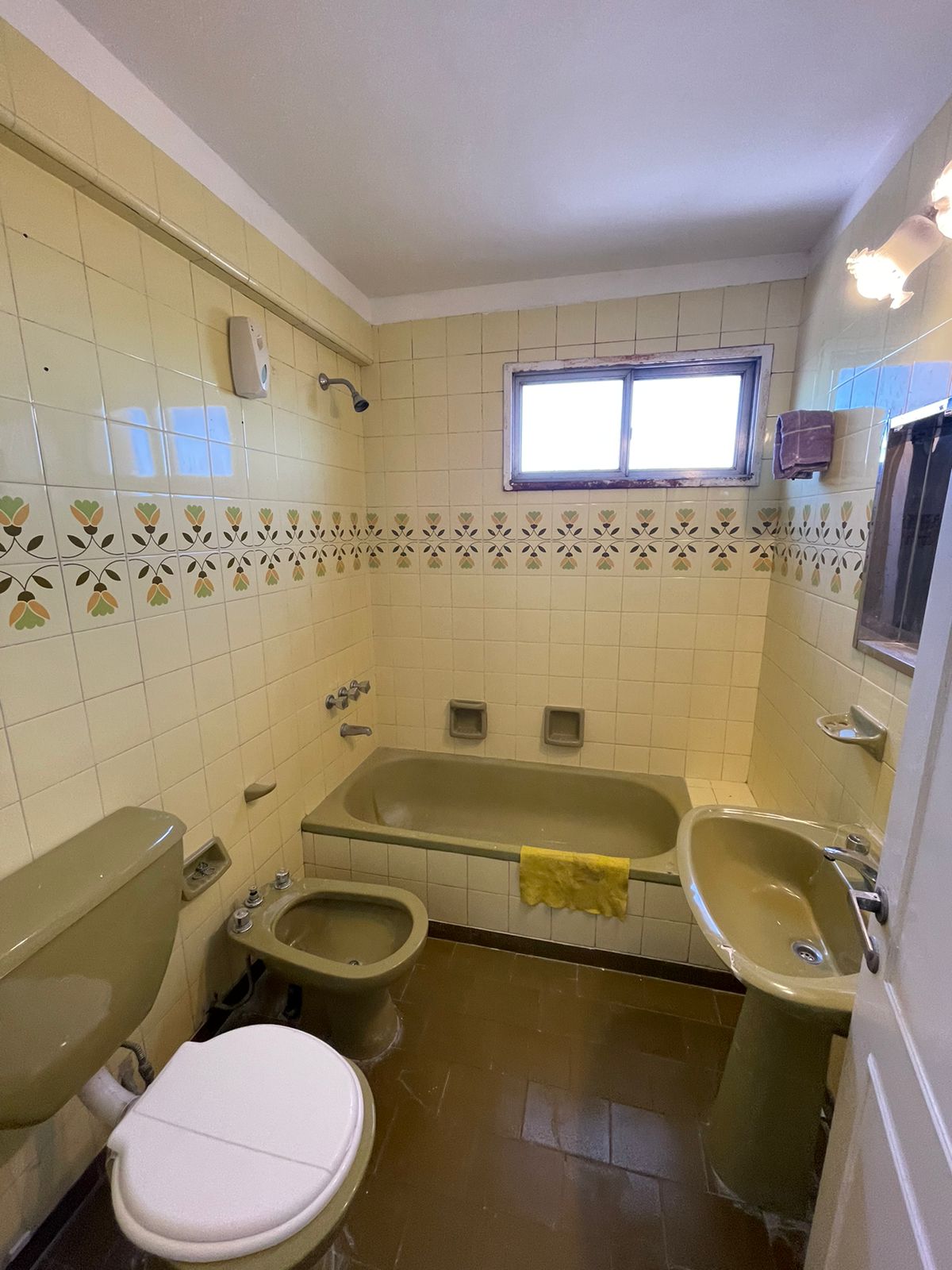 aparopropiedades - Departamento de 4 ambientes con cochera en Quilmes centro