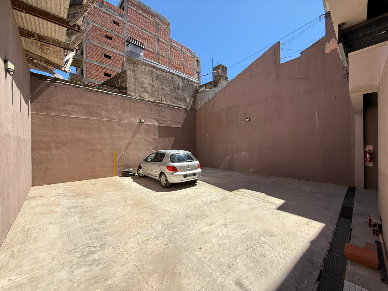 aparopropiedades - Departamento de 2 ambientes con cochera 