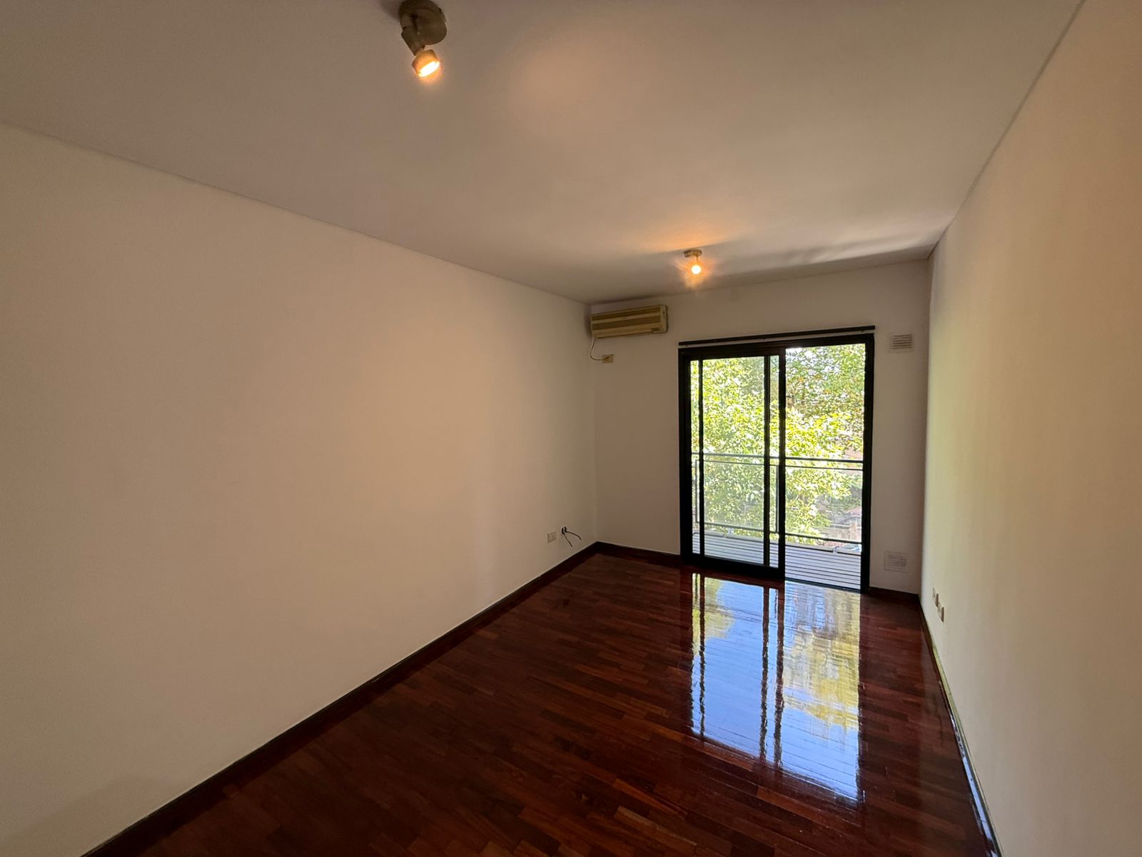 aparopropiedades - Departamento de 2 ambientes con cochera en Quilmes 