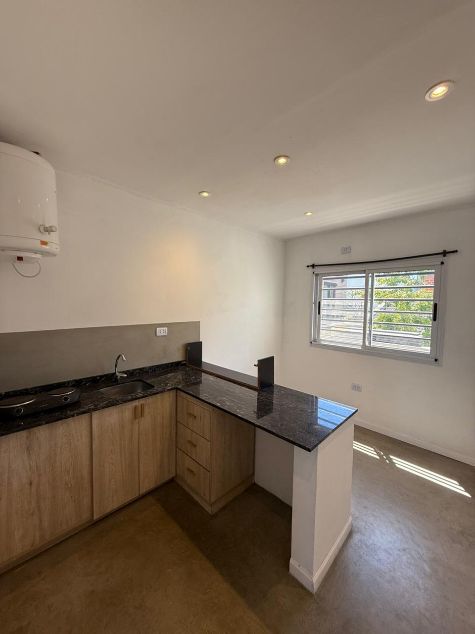 aparopropiedades - Departamento de 2 ambientes en Quilmes Este