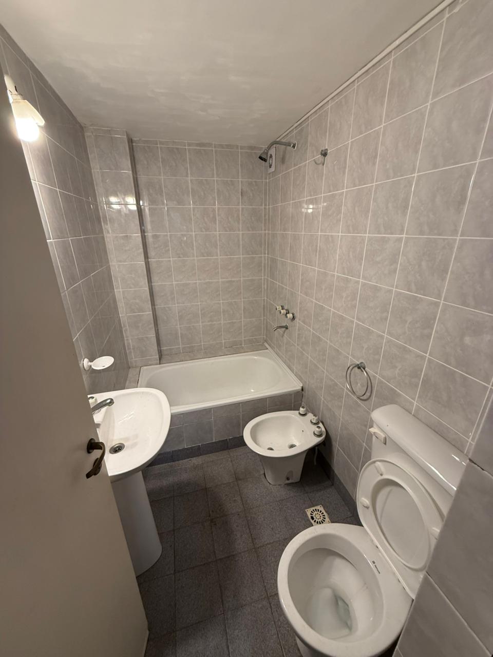 aparopropiedades - Departamento de 3 ambientes en Bernal Centro